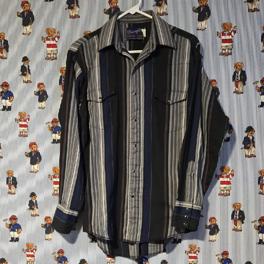 Vintage Wrangler Single Needle Striped Men's Shirt - Black and Gray Pearl Snap